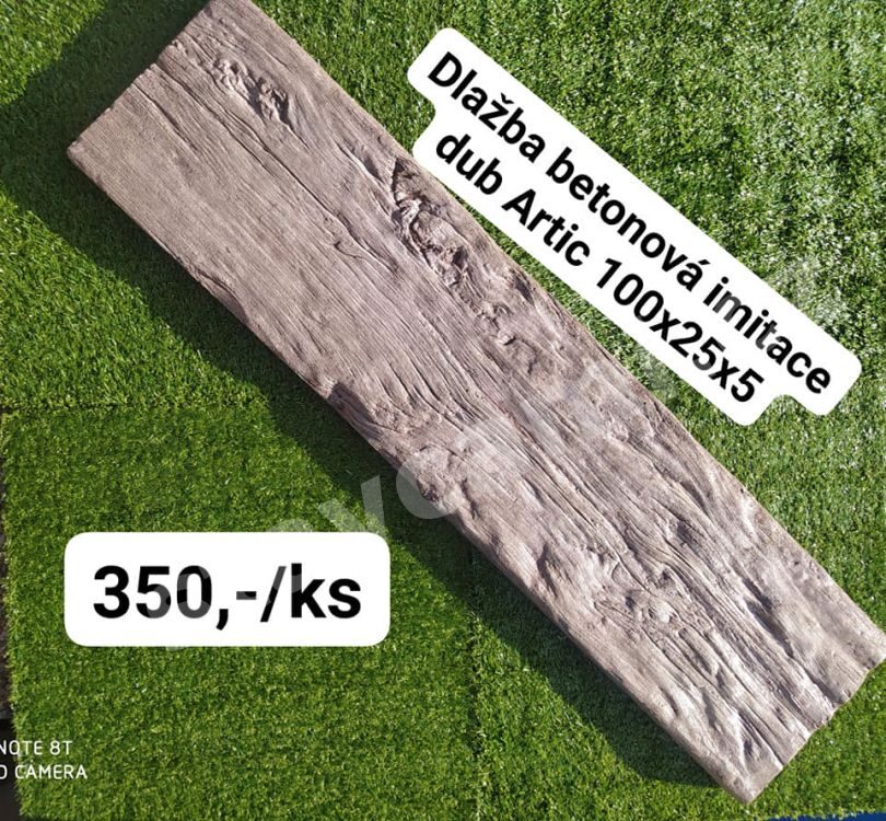 Betonová dlažba imitace dřeva s cenovkou